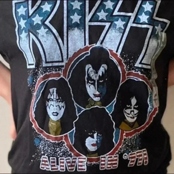 🆕Kiss Short Slevee Graphic T-Shirt M🆕 - Picture 2 of 4